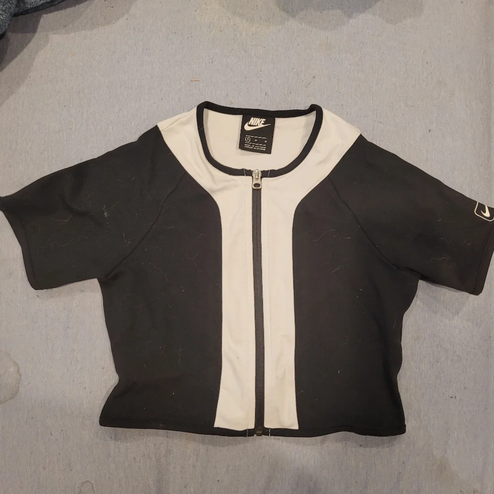 NWOT Women's Nike NSW STREET SHORT SLEEVE TOP Medium